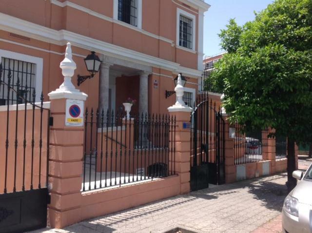 Colegio Mayor Careu - Women Only - University Community Seville Exterior photo