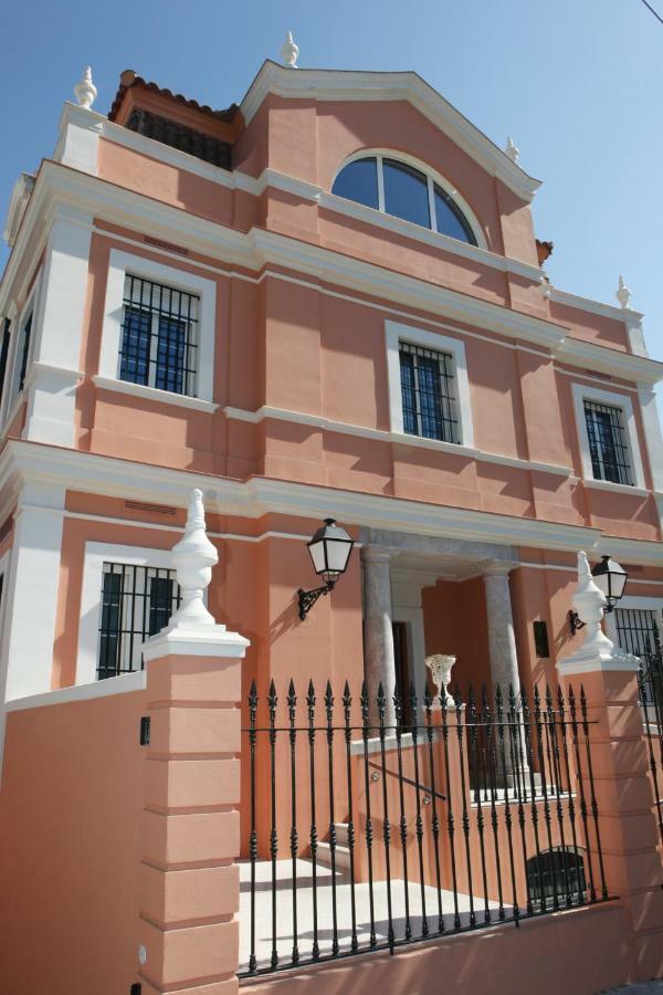 Colegio Mayor Careu - Women Only - University Community Seville Exterior photo